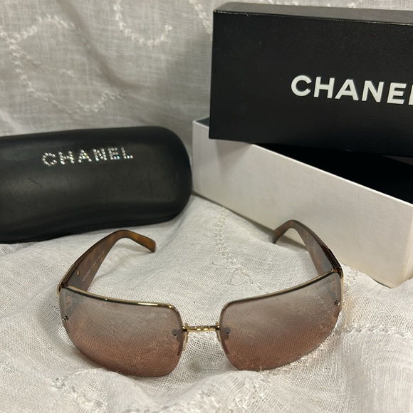 Chanel almost new 4095-B sunglasses with case, cloth, and box - Picture 1 of 15
